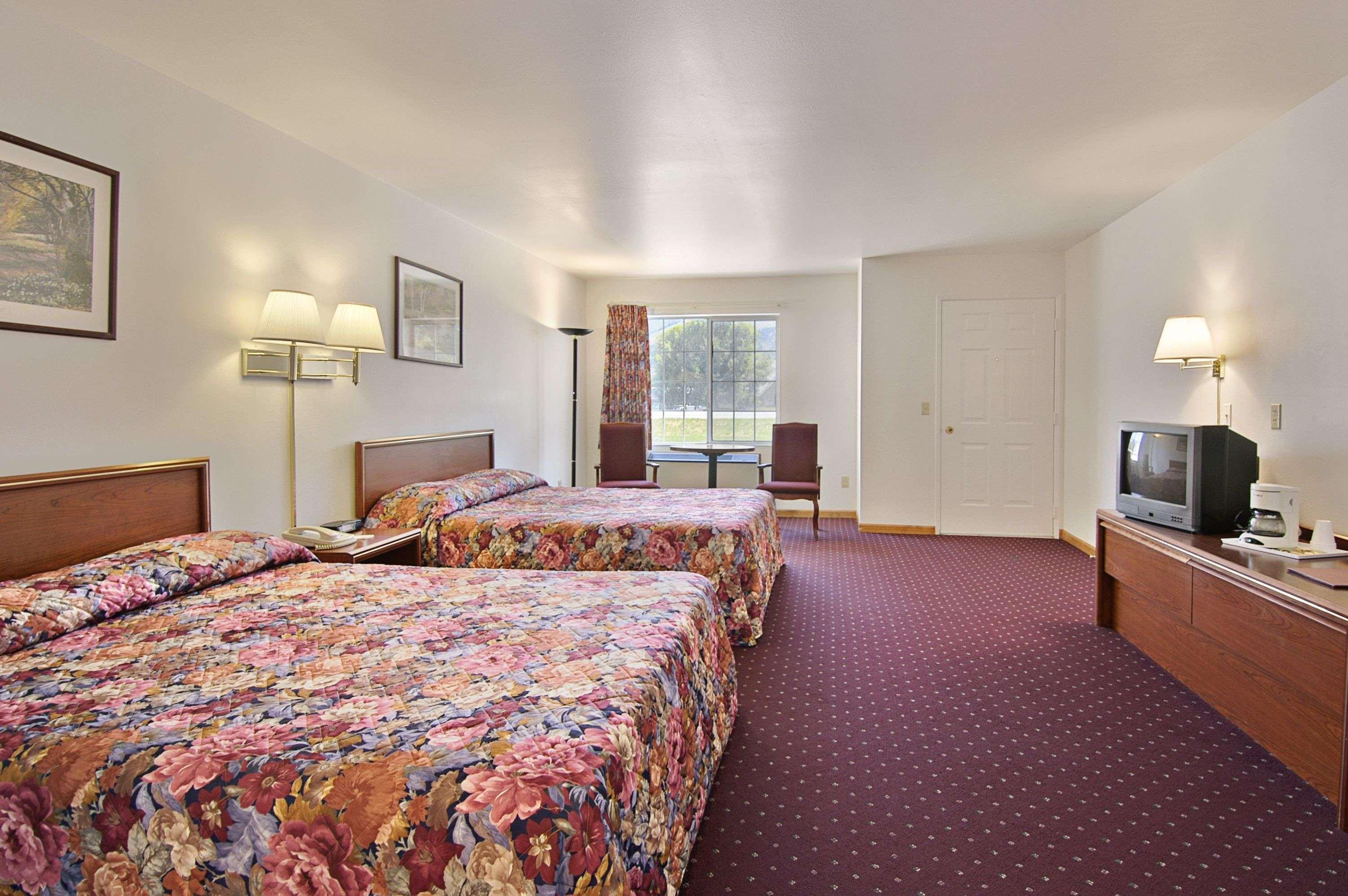 Days Inn & Suites By Wyndham Lolo Eksteriør billede