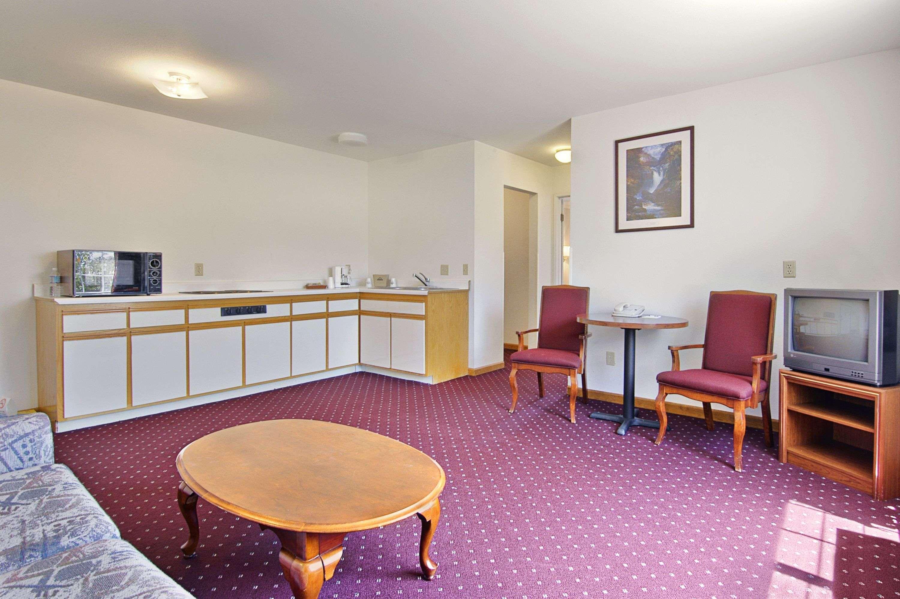 Days Inn & Suites By Wyndham Lolo Eksteriør billede