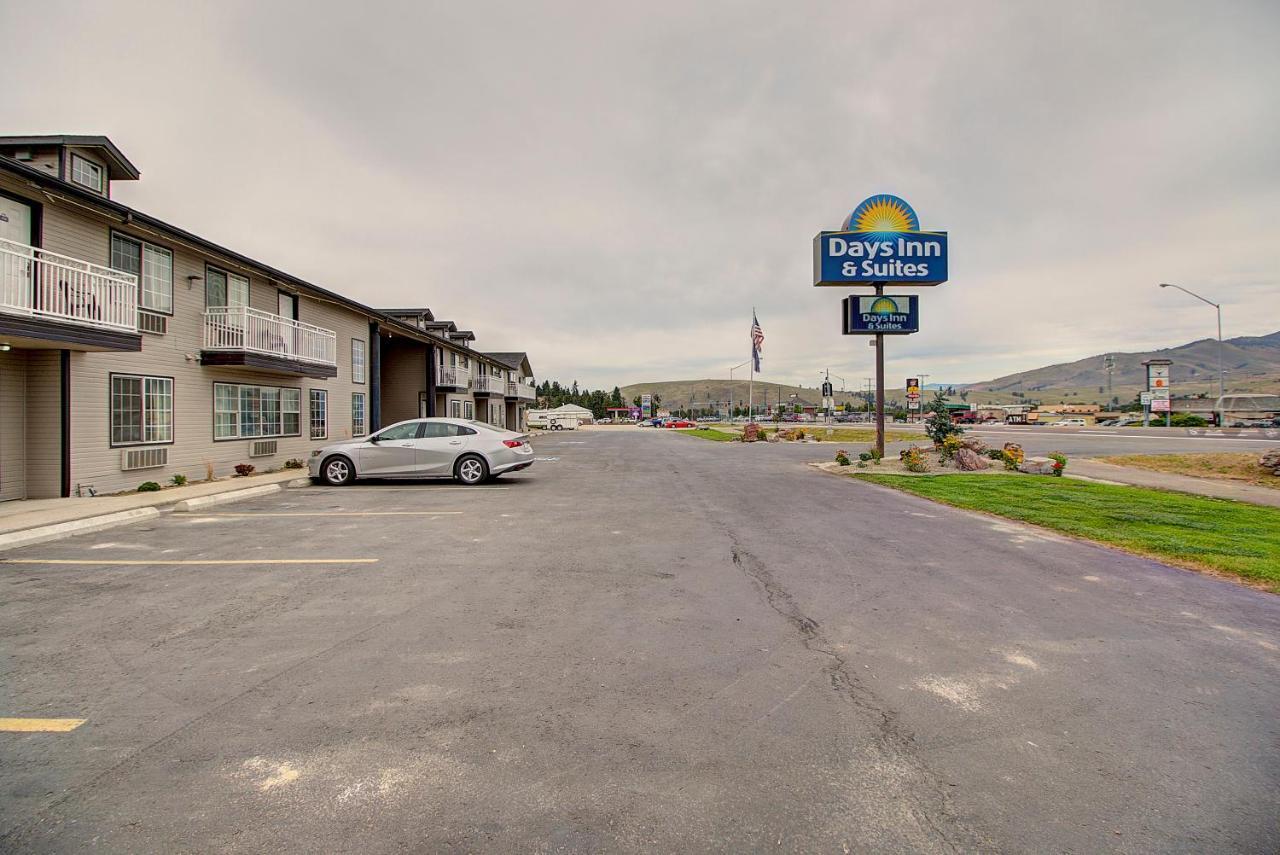 Days Inn & Suites By Wyndham Lolo Eksteriør billede